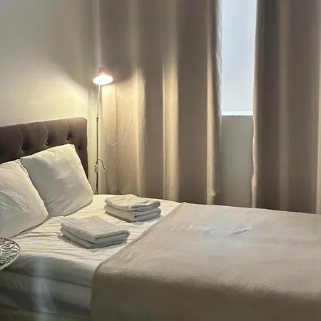 11t Sleeps 2 With Wifi Daire Beausoleil