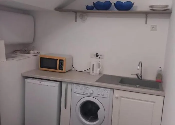 11t Sleeps 2 With Wifi Apartament